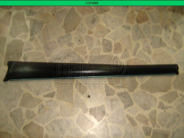 ESTRIBO NEGRO TIPO ORIGINAL LADO IZQUIERDO